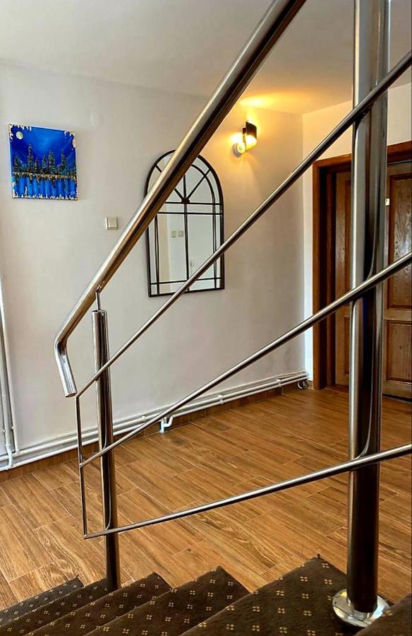 Casa Topazz Targu Jiu Bagian luar foto