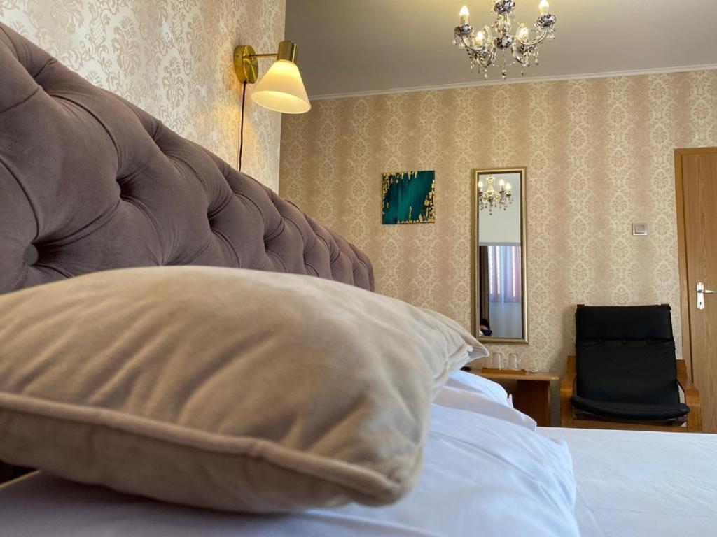 Casa Topazz Targu Jiu Bagian luar foto