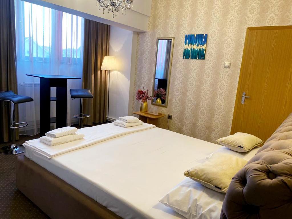 Casa Topazz Targu Jiu Bagian luar foto