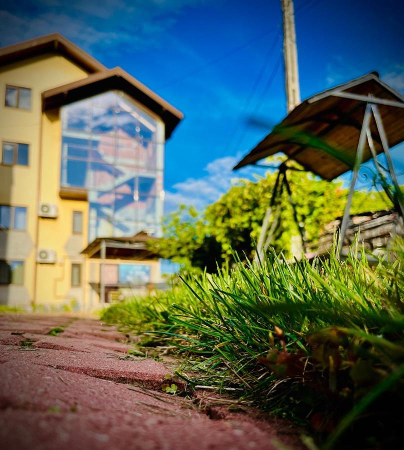 Casa Topazz Targu Jiu Bagian luar foto