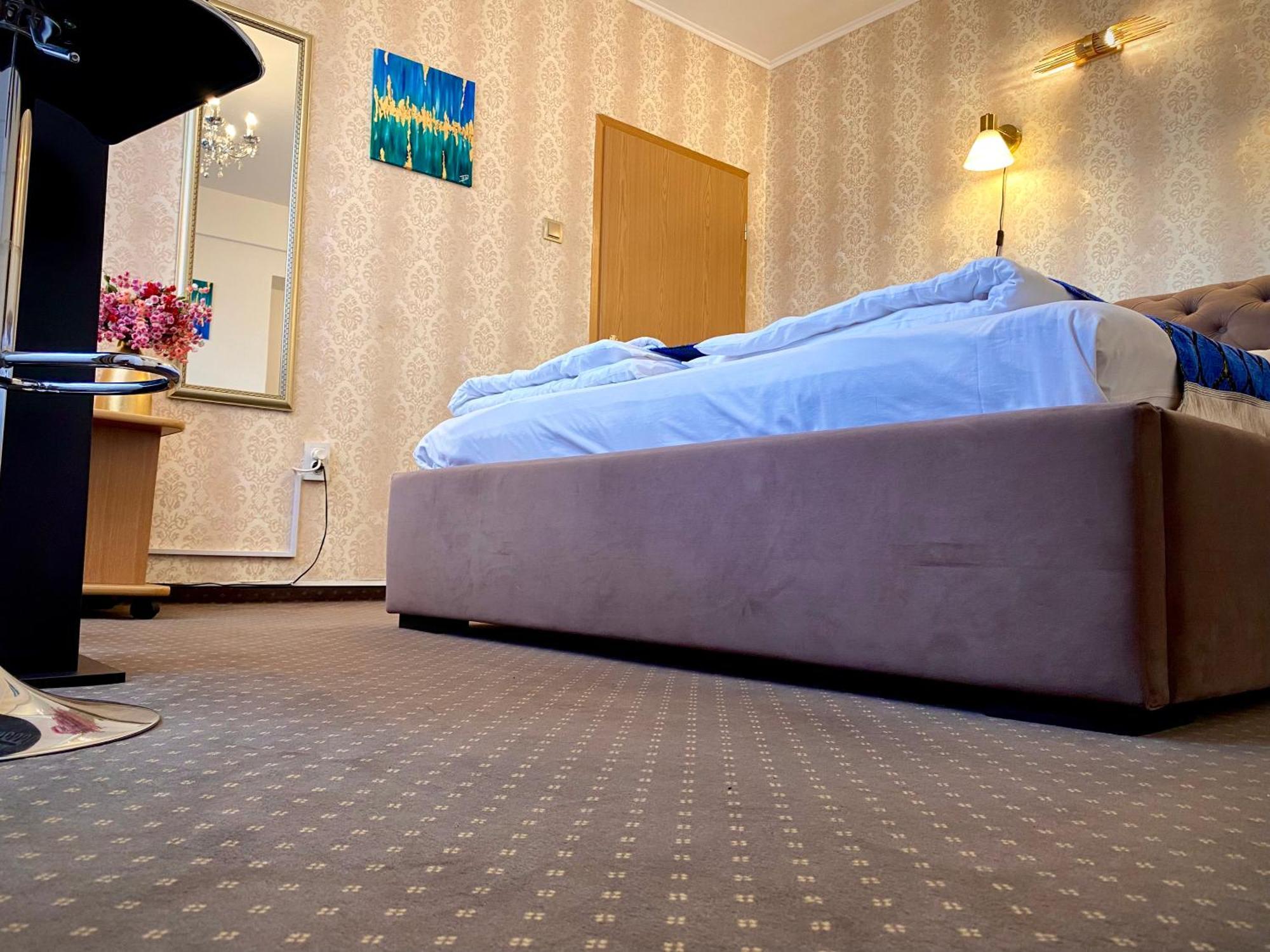 Casa Topazz Targu Jiu Bagian luar foto