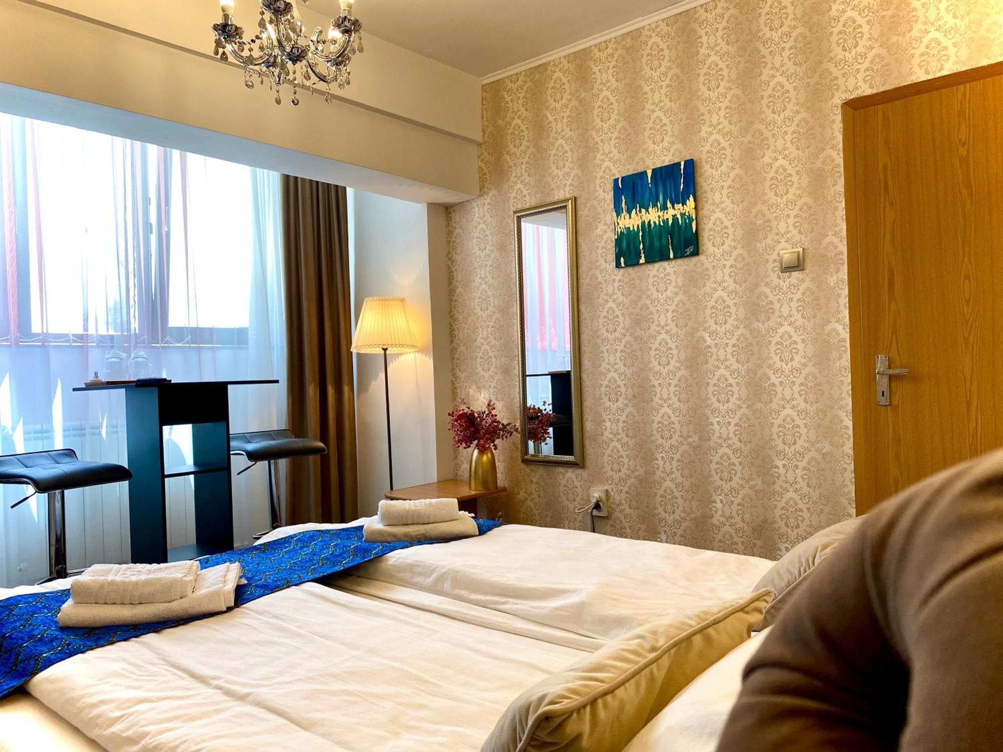 Casa Topazz Targu Jiu Bagian luar foto