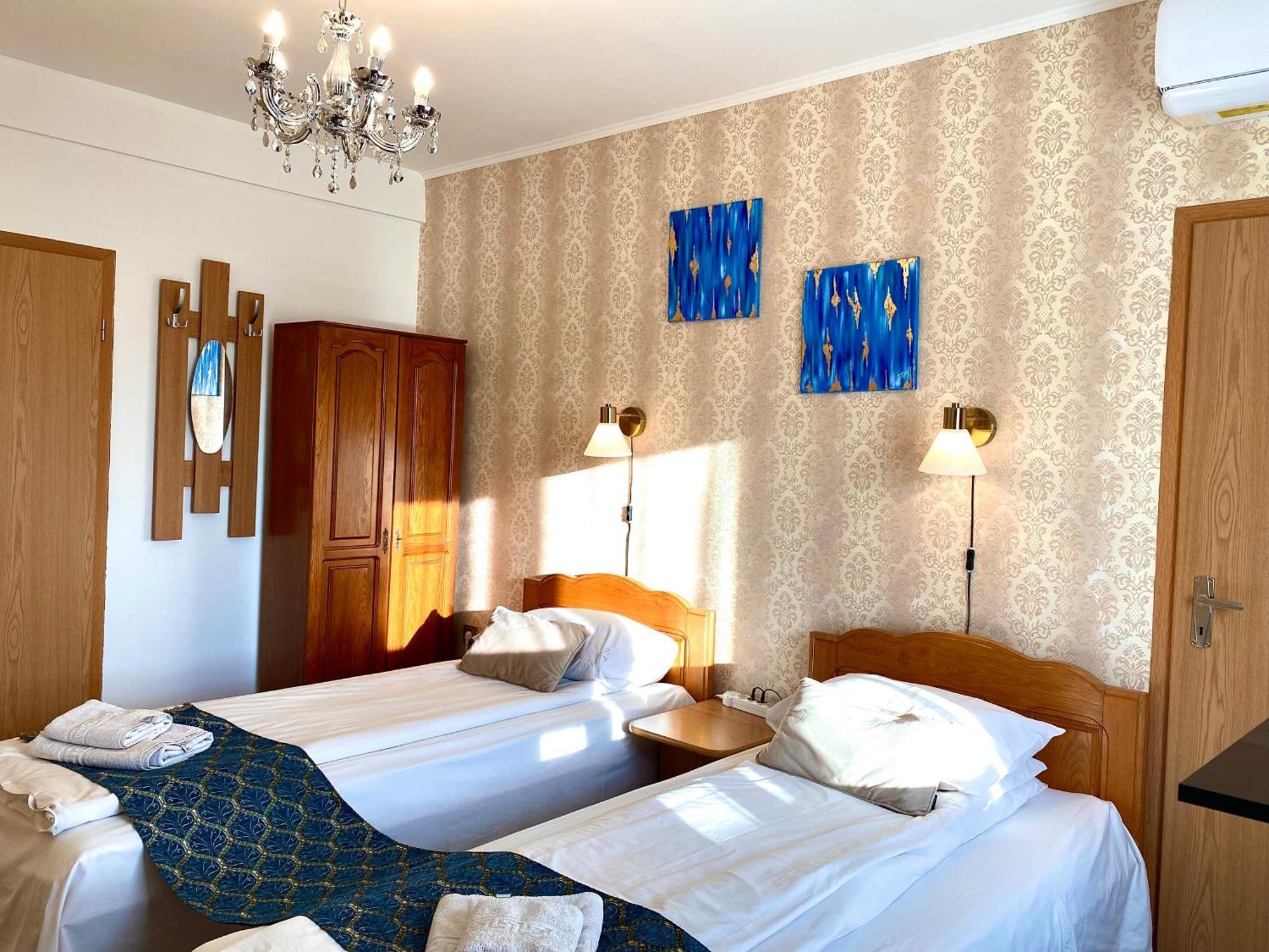 Casa Topazz Targu Jiu Bagian luar foto