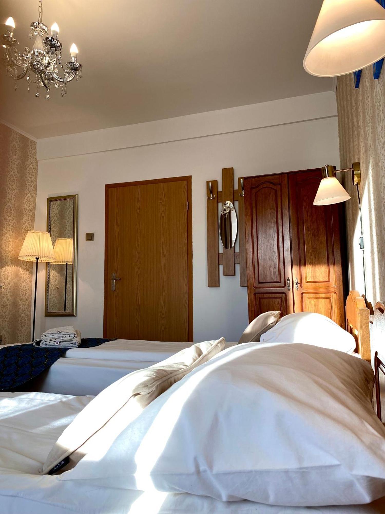 Casa Topazz Targu Jiu Bagian luar foto